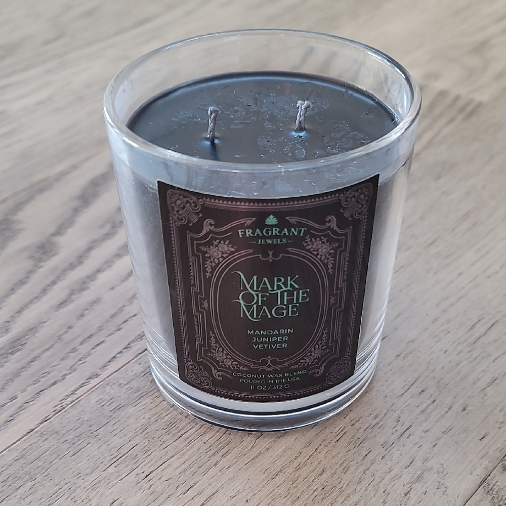 Fragrant Jewels Black Candle